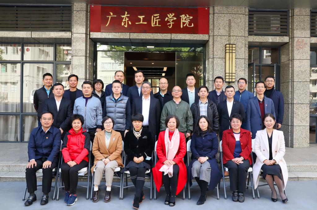 BADFD483D5292E163C1AB70A4A1_D98699D2_21F81.jpg?e= BADFD483D5292E163C1AB70A4A1_D98699D2_21F81.jpg?e=