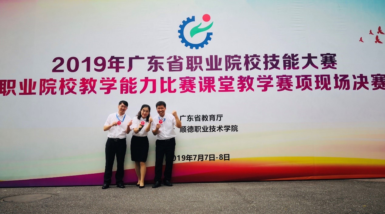 D4993C64E91E53B941491105488_7C5F4D41_301FA.jpg?e= D4993C64E91E53B941491105488_7C5F4D41_301FA.jpg?e=