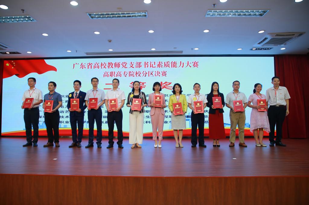 0B331B1AA5E68F44227878F6E60_636F813D_15F00.jpg?e= 0B331B1AA5E68F44227878F6E60_636F813D_15F00.jpg?e=