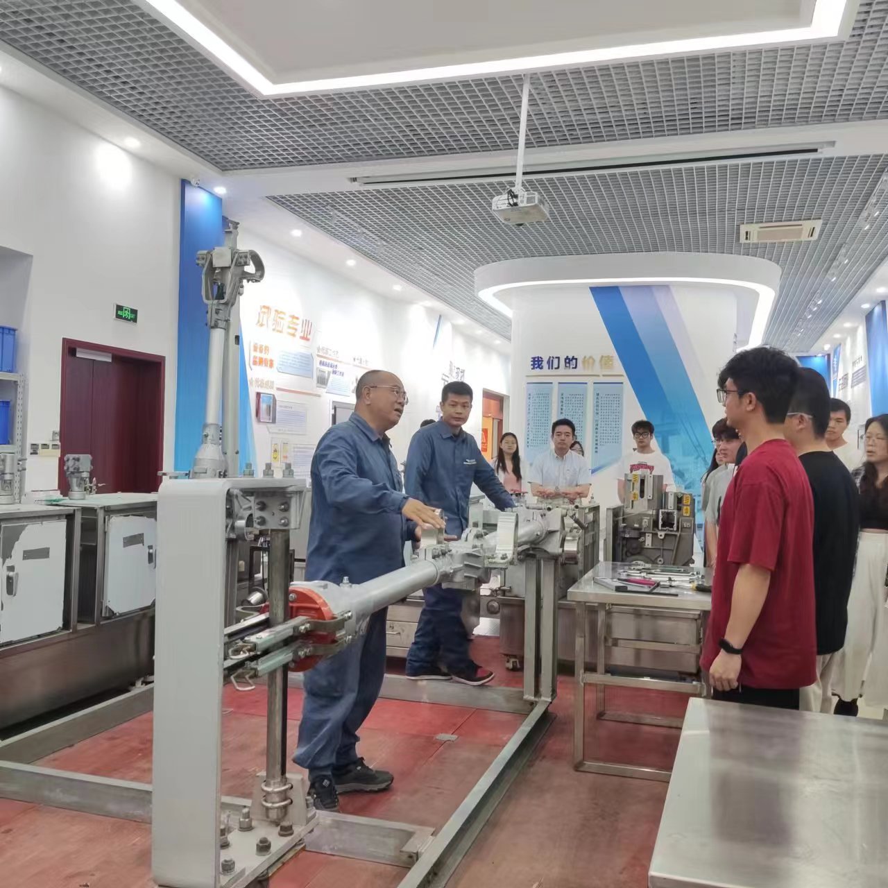 A00FD9EF386568122CF75240DC9_7A68762C_3F174.jpg?e= A00FD9EF386568122CF75240DC9_7A68762C_3F174.jpg?e=