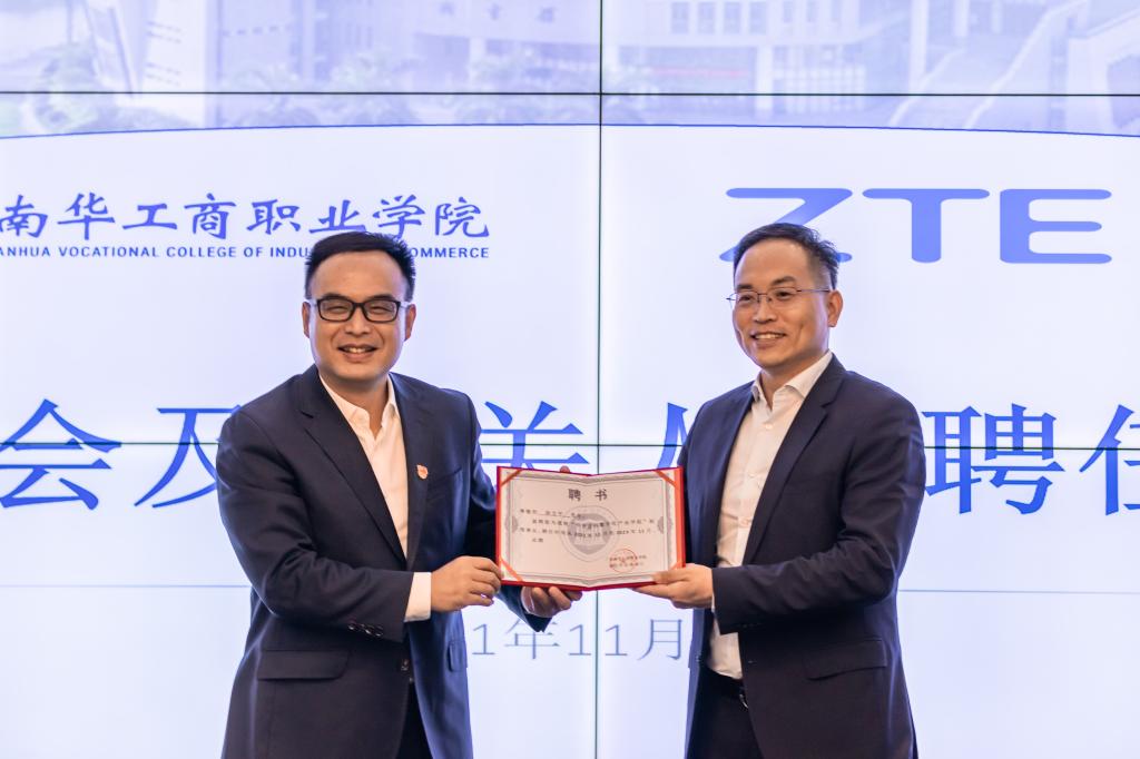 1E16D77E187B0B0EBDF8361D417_9D2498ED_10F71.jpg?e= 1E16D77E187B0B0EBDF8361D417_9D2498ED_10F71.jpg?e=