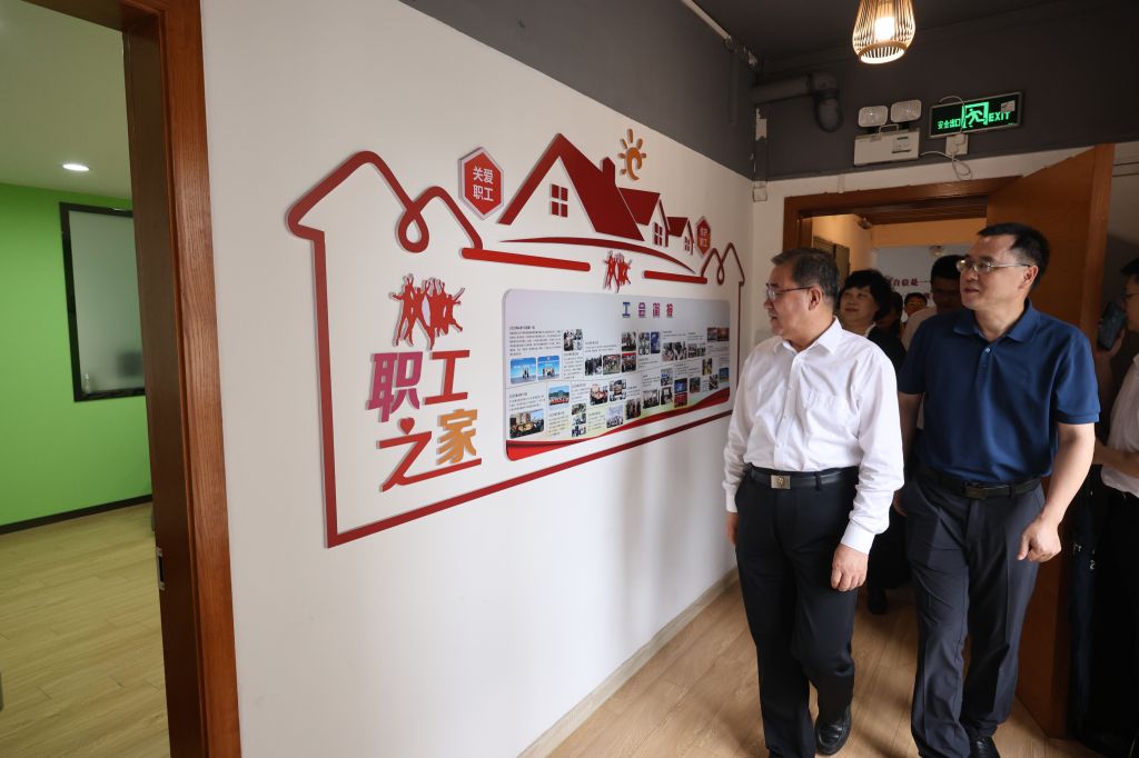 F8C227C0AD17FD789000866AE09_891FF5E4_1476C