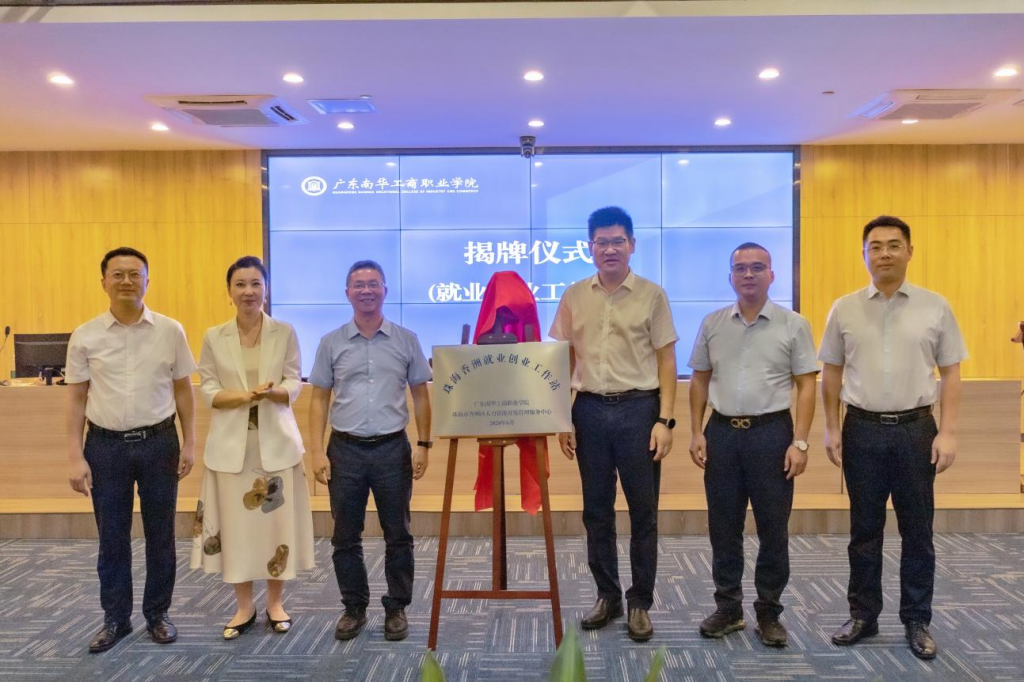 670CE6271FFE90E5BC7A195C069_9E169F46_15A989.png?e= 670CE6271FFE90E5BC7A195C069_9E169F46_15A989.png?e=