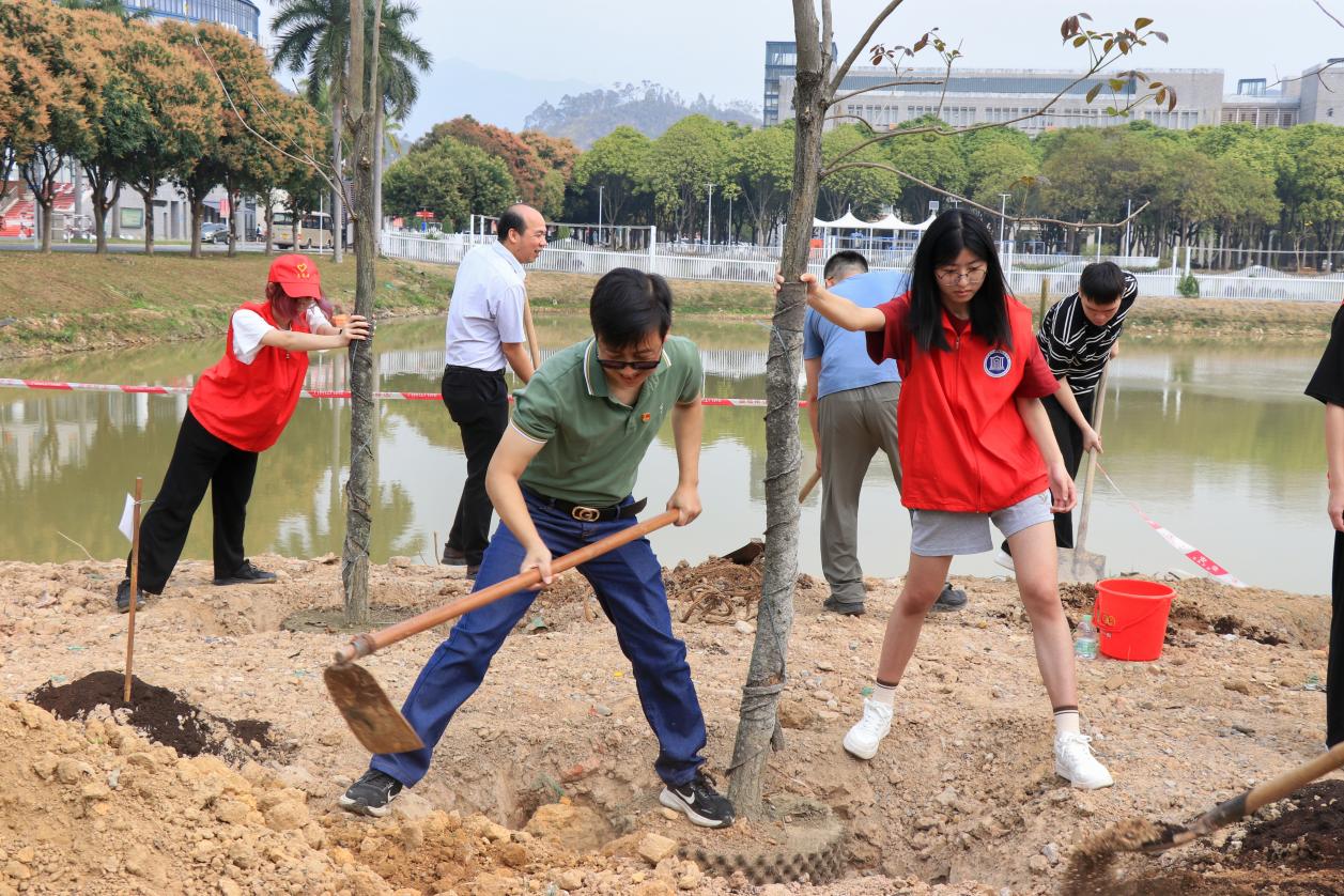 F8629695E6495FB0E3DD843AC7C_E9449D1B_39C5B F8629695E6495FB0E3DD843AC7C_E9449D1B_39C5B