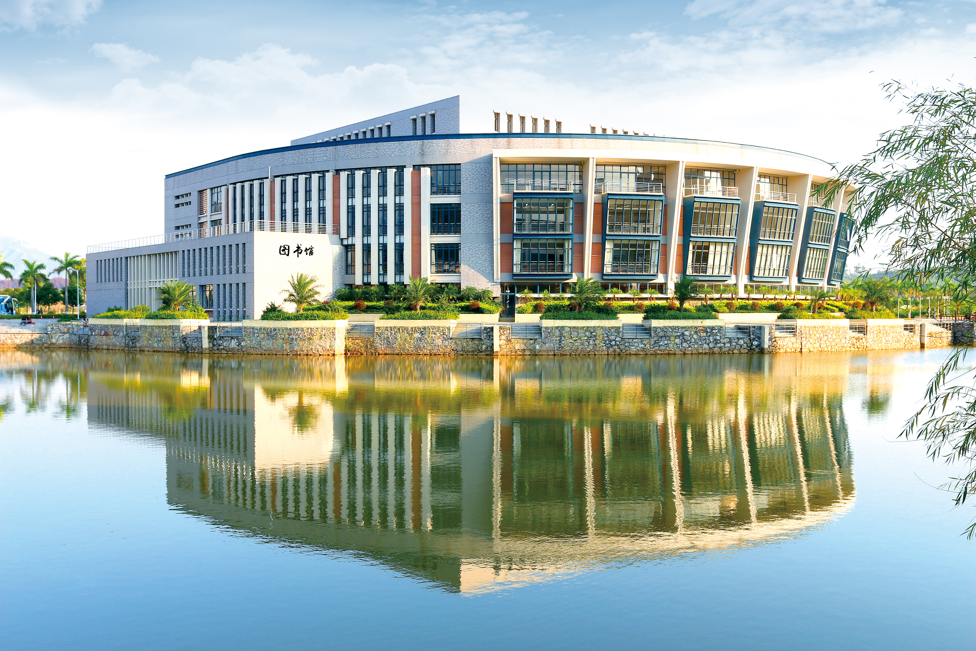 CCF33435D7031BA52DF911277D2_0B9866EF_66C1F4.jpg?e=