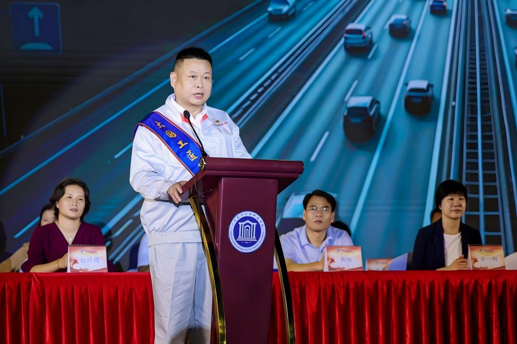 4A773BF5396AACC7A591720F6FF_EC272859_15D39 15D39