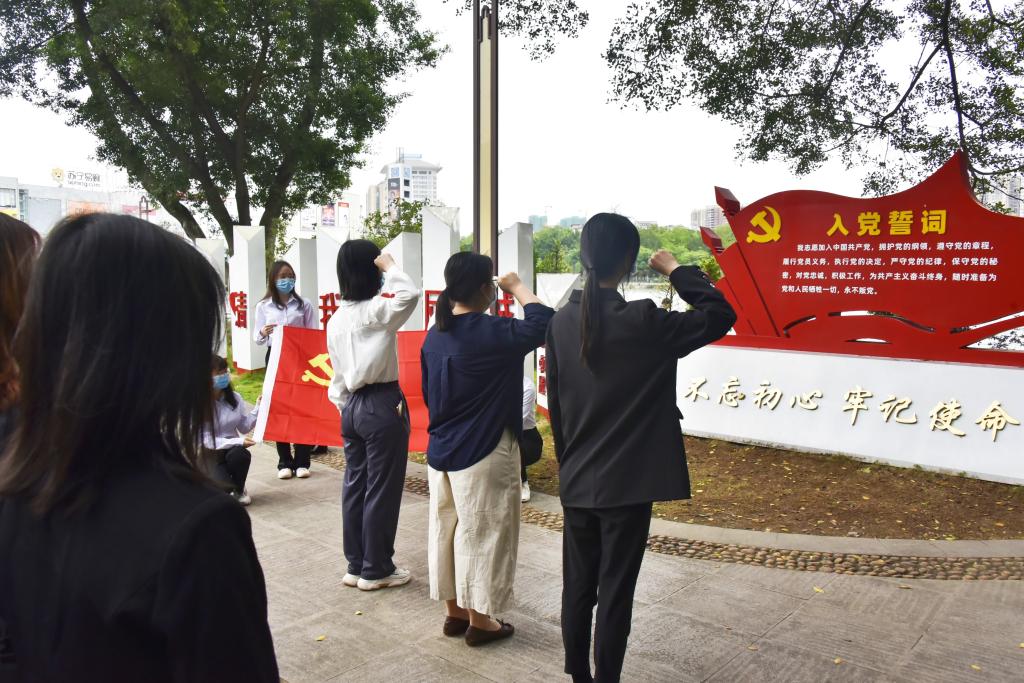 9B704AA8EDB5B501A967D7FB1CF_DA79BBE2_2203E