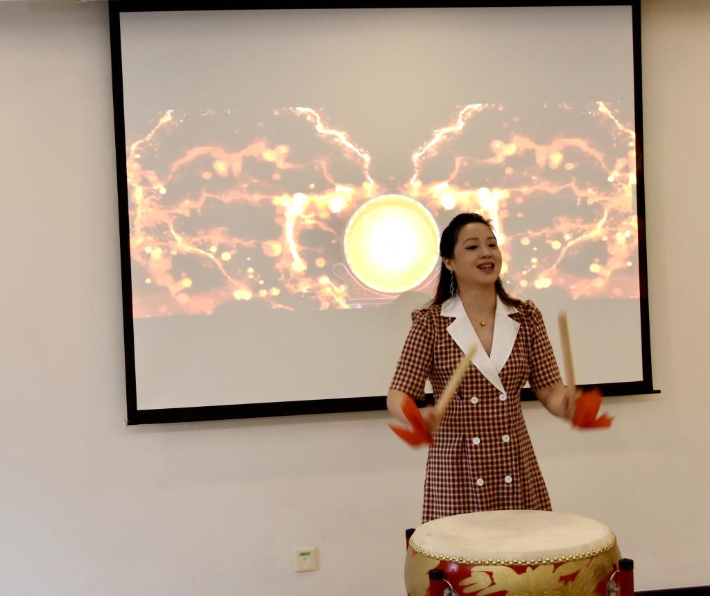 8C521B520530705F56F31C115D4_9114063F_10929.jpg?e= 8C521B520530705F56F31C115D4_9114063F_10929.jpg?e=