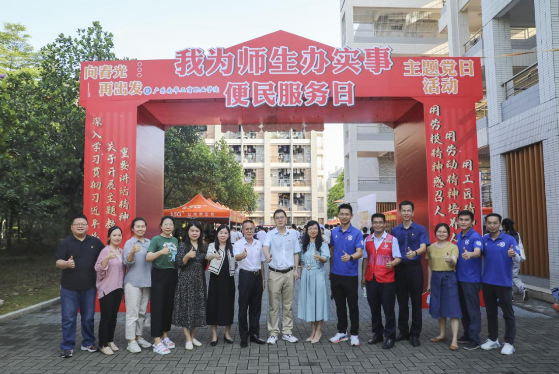 C379CB1A5E3F59904100174F561_27918141_318D22