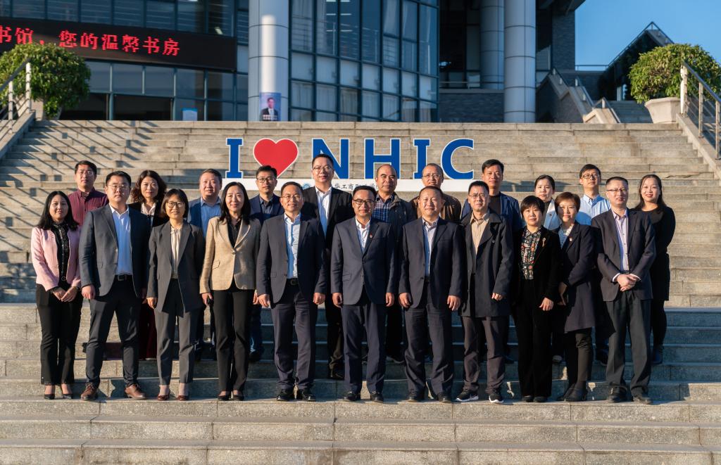 27CBABCAB85F6A8A27ED1C64917_C80686E3_1FCE7.jpg?e= 27CBABCAB85F6A8A27ED1C64917_C80686E3_1FCE7.jpg?e=