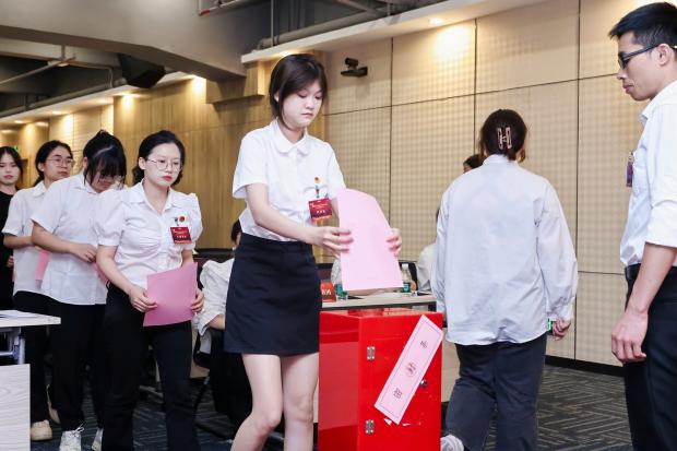 8A22FA98DF386A18FF07F5841B8_3FBA656E_A2D2.jpeg?e= 8A22FA98DF386A18FF07F5841B8_3FBA656E_A2D2.jpeg?e=