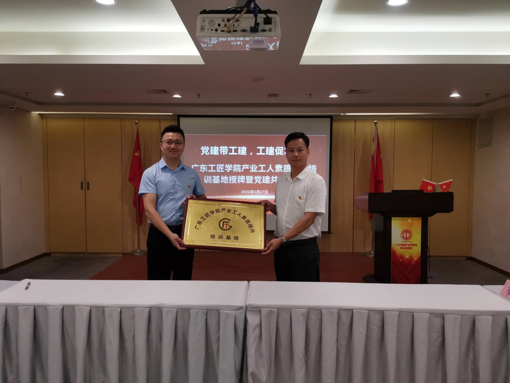 324B1648611FE64CDE9D8A4EAA6_EA33DD8C_11ADC8